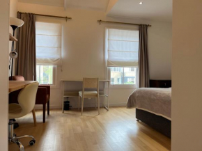 145 m2 3 en-suite double bedroom Victoria house 300m to Fitzwilliam museum